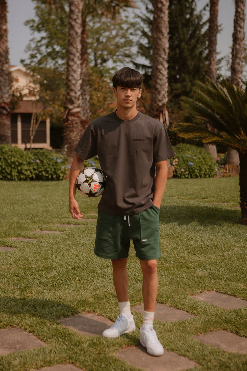 QHUIT SIGNATURE T-SHIRT NOIR CARBONE  - Tôpette Skateboards & Lifestyle